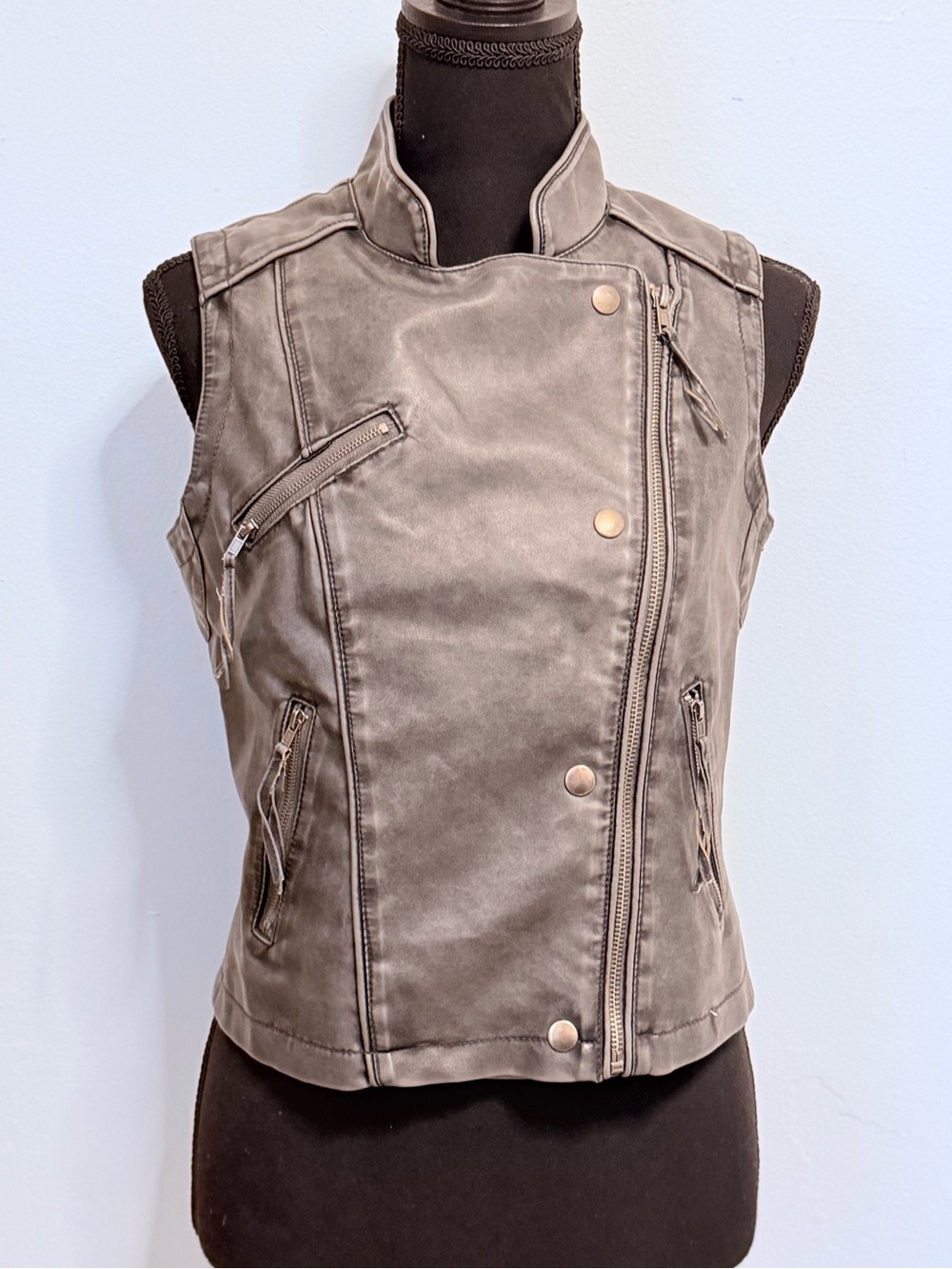 Last kiss Sleeveless Moto Vest faux leather gray